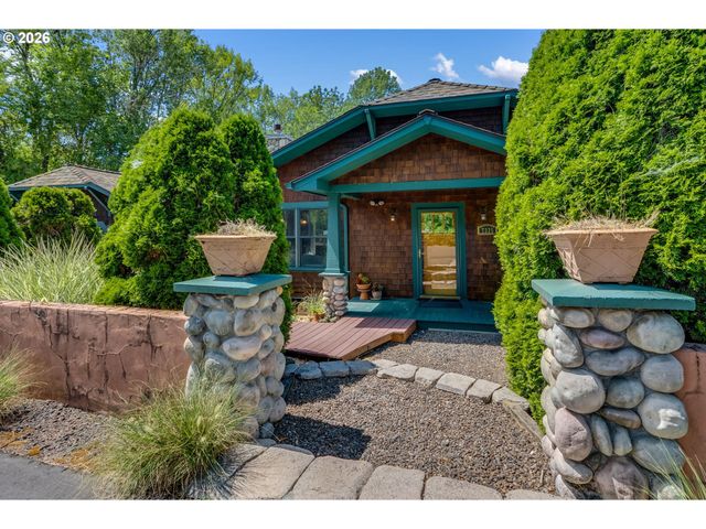 7335 Sw 68TH Ave, Portland, OR 97223