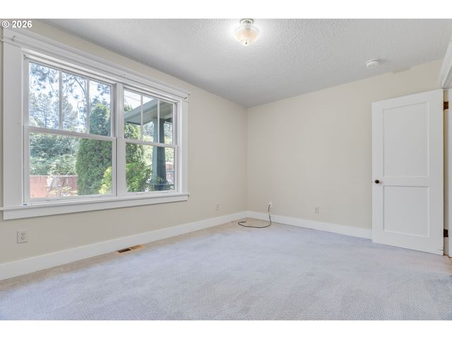 7335 Sw 68TH Ave, Portland, OR 97223