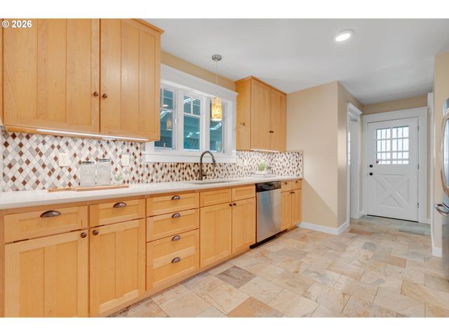 7335 Sw 68TH Ave, Portland, OR 97223