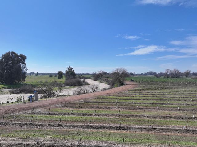 0 E Mount Whitney Avenue, Laton, CA 93242