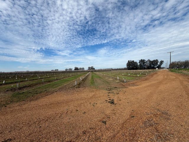 0 E Mount Whitney Avenue, Laton, CA 93242
