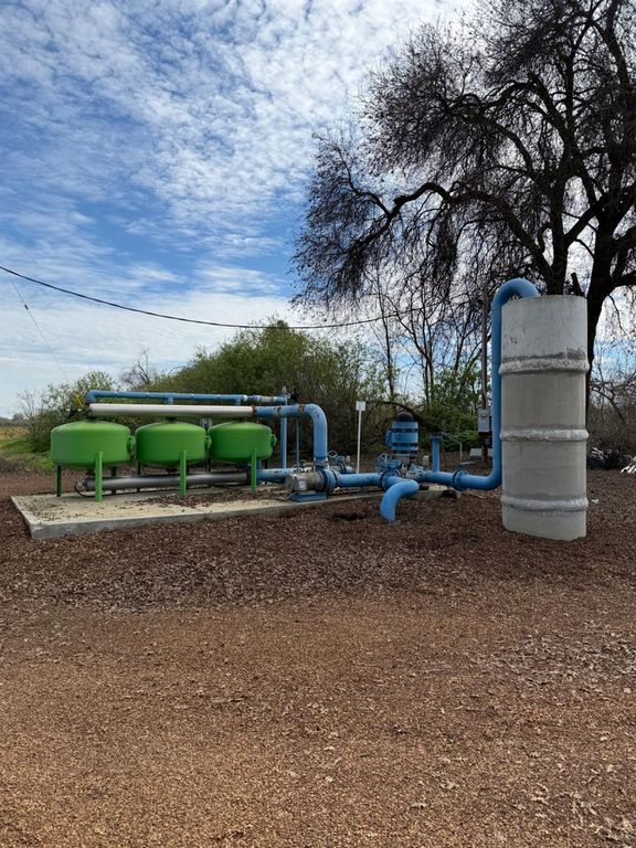 Image 9 of property listing at 0 E Mount Whitney Avenue, Laton, CA 93242