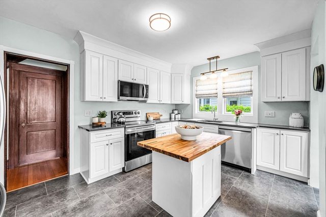 46 Hawthorne Street, Longmeadow, MA 01106