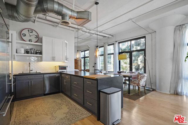 330 W 11th Street 306, Los Angeles, CA 90015