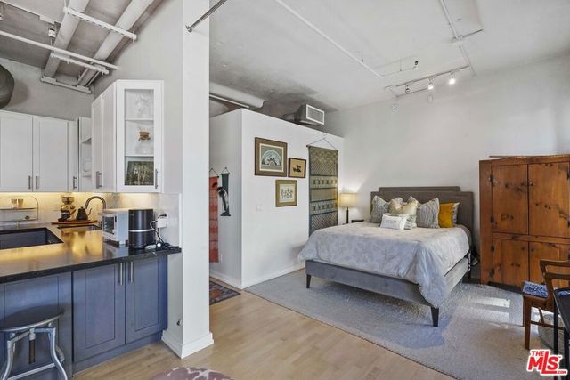 330 W 11th Street 306, Los Angeles, CA 90015