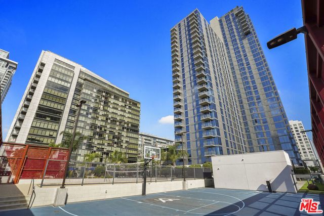330 W 11th Street 306, Los Angeles, CA 90015