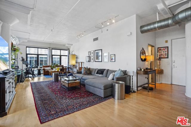 330 W 11th Street 306, Los Angeles, CA 90015