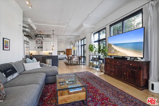 330 W 11th Street 306, Los Angeles, CA 90015