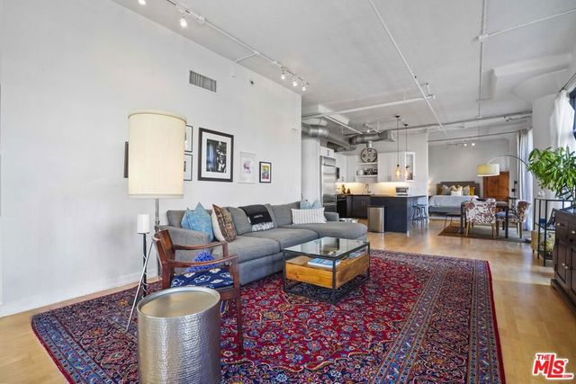 330 W 11th Street 306, Los Angeles, CA 90015