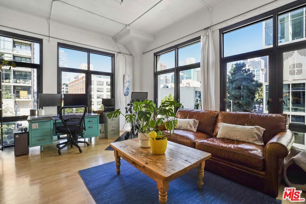 330 W 11th Street 306, Los Angeles, CA 90015