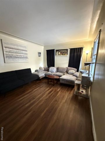 1025 Mill Street, Lincoln Park, MI 48146