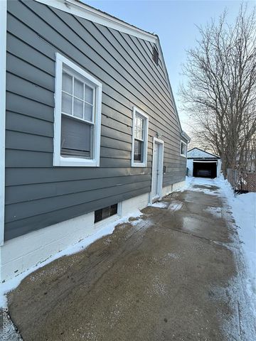 1025 Mill Street, Lincoln Park, MI 48146