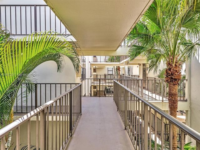 20401 NE 30th Ave 310-8, Aventura, FL 33180