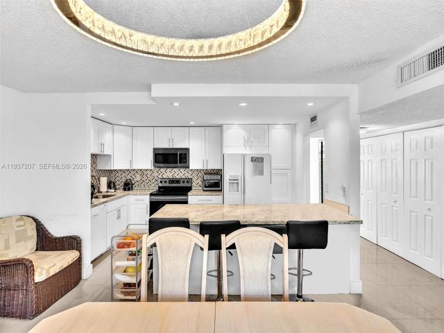 20401 NE 30th Ave 310-8, Aventura, FL 33180