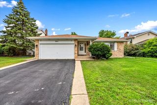 2012 Newport Circle, Hanover Park, IL 60133
