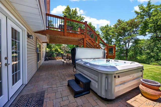 320 Huntleigh Manor Drive, St Charles, MO 63303