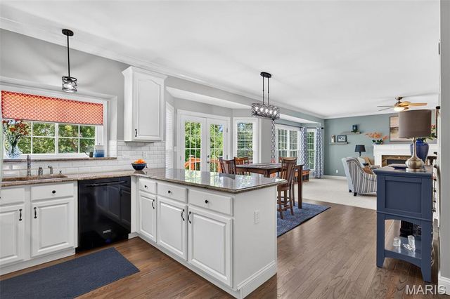 320 Huntleigh Manor Drive, St Charles, MO 63303