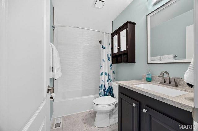 320 Huntleigh Manor Drive, St Charles, MO 63303
