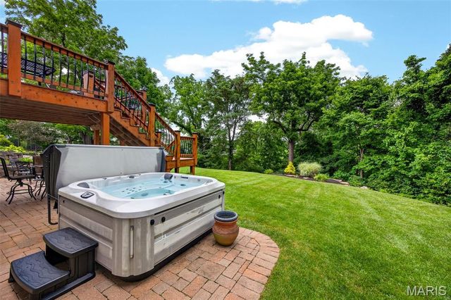 320 Huntleigh Manor Drive, St Charles, MO 63303