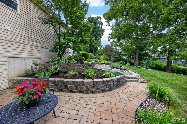 320 Huntleigh Manor Drive, St Charles, MO 63303