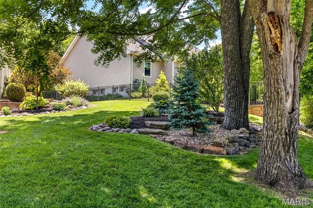 320 Huntleigh Manor Drive, St Charles, MO 63303