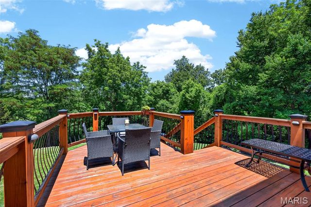 320 Huntleigh Manor Drive, St Charles, MO 63303