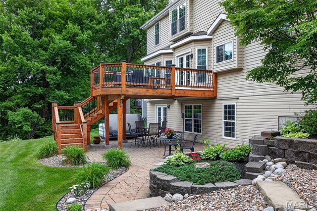 320 Huntleigh Manor Drive, St Charles, MO 63303