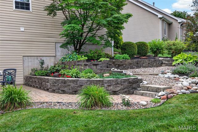 320 Huntleigh Manor Drive, St Charles, MO 63303