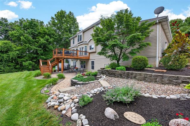320 Huntleigh Manor Drive, St Charles, MO 63303