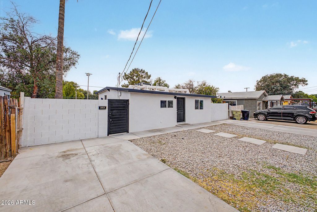 5959 W GARDENIA Avenue, Glendale, AZ 85301 — photo 2