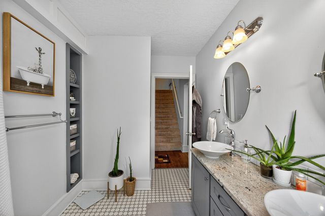 2829 49th Street, Des Moines, IA 50310