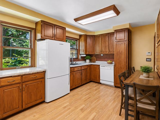 988 Sherren Street W, Roseville, MN 55113