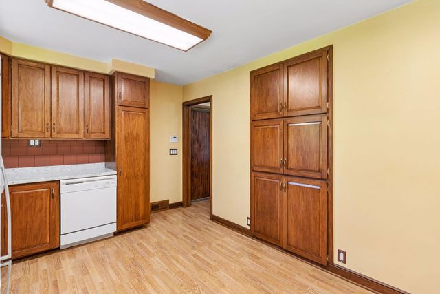 988 Sherren Street W, Roseville, MN 55113