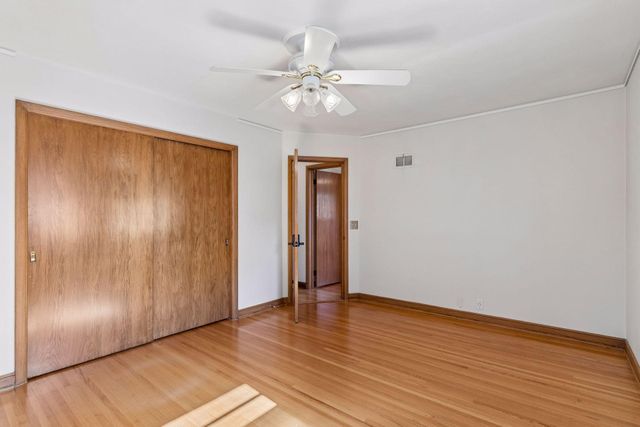 988 Sherren Street W, Roseville, MN 55113