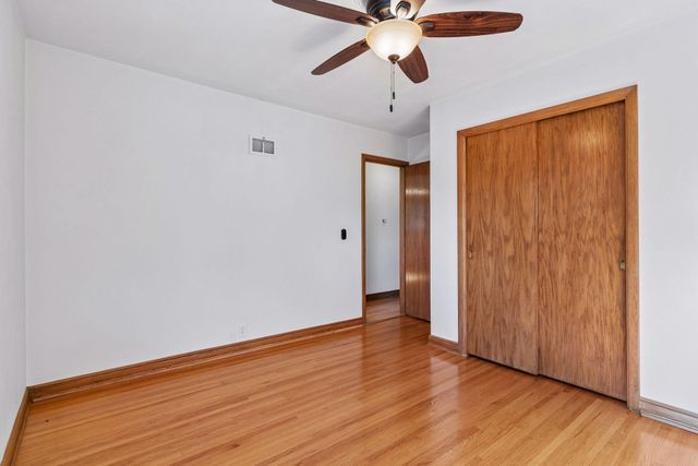 988 Sherren Street W, Roseville, MN 55113