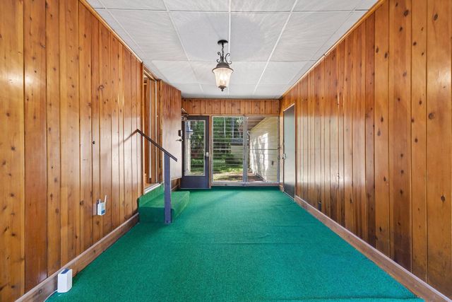 988 Sherren Street W, Roseville, MN 55113
