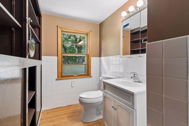 988 Sherren Street W, Roseville, MN 55113