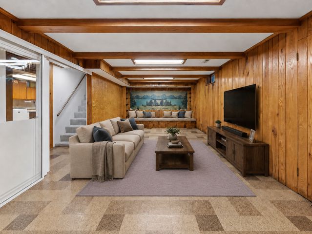 988 Sherren Street W, Roseville, MN 55113