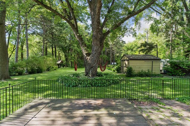 988 Sherren Street W, Roseville, MN 55113