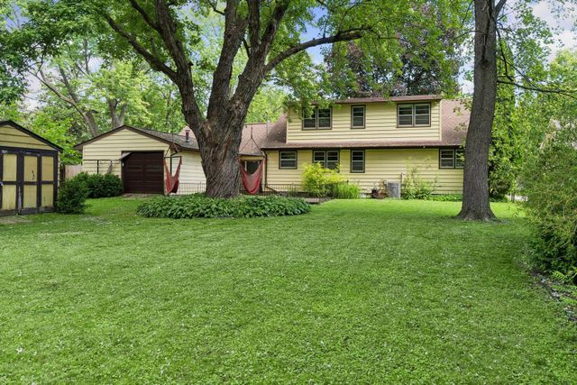 988 Sherren Street W, Roseville, MN 55113