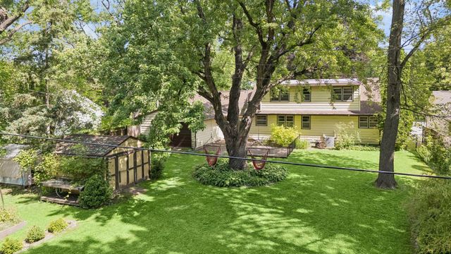988 Sherren Street W, Roseville, MN 55113