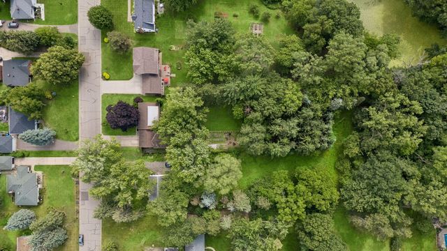 988 Sherren Street W, Roseville, MN 55113