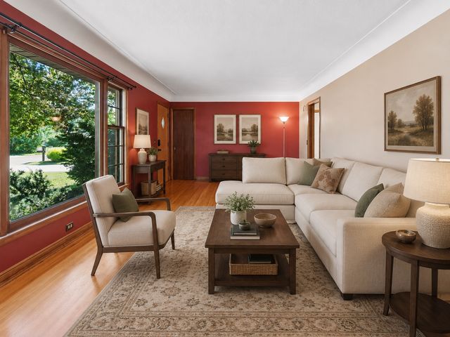 988 Sherren Street W, Roseville, MN 55113