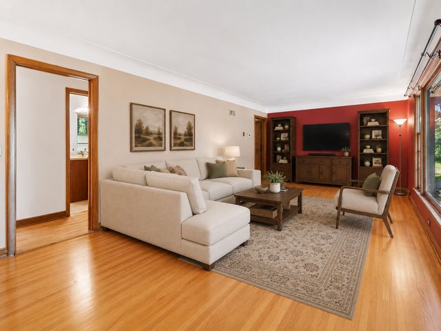 988 Sherren Street W, Roseville, MN 55113