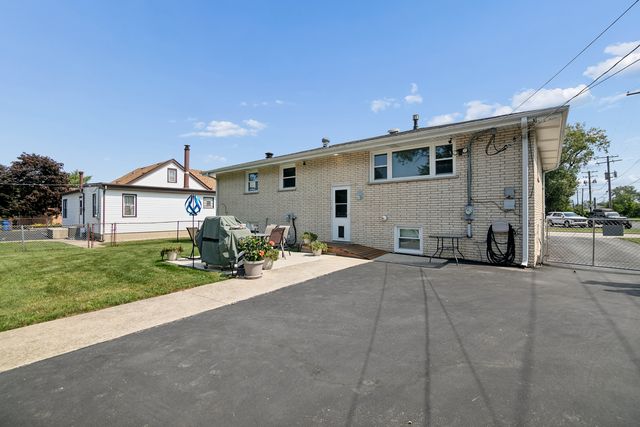 7416 S Octavia Avenue, Bridgeview, IL 60455