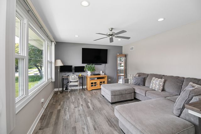 7416 S Octavia Avenue, Bridgeview, IL 60455