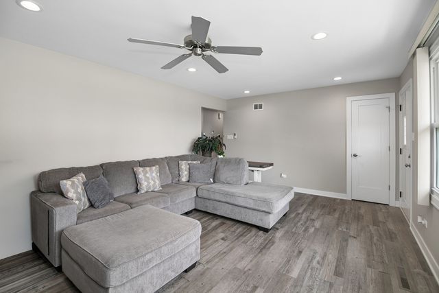 7416 S Octavia Avenue, Bridgeview, IL 60455