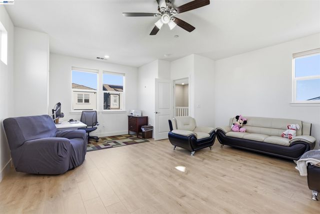 4038 Knightstown St, Dublin, CA 94568