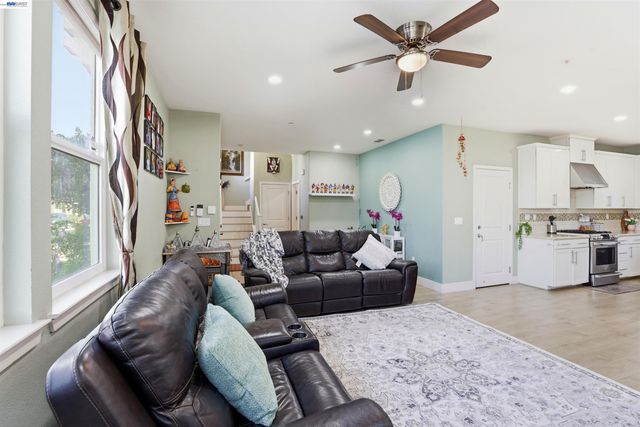 4038 Knightstown St, Dublin, CA 94568