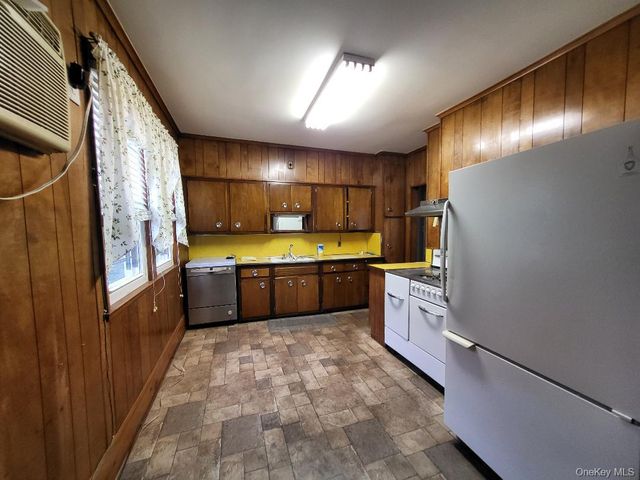 6935 Hessler Avenue, Arverne, NY 11692